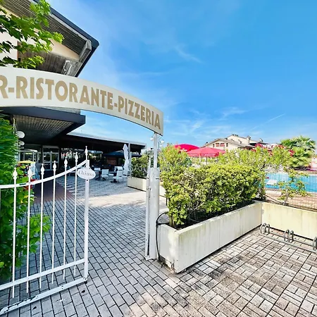 - 3 Piscine E Terrazza Privata Desenzano del Garda
