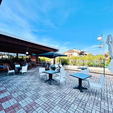 - 3 Piscine E Terrazza Privata *